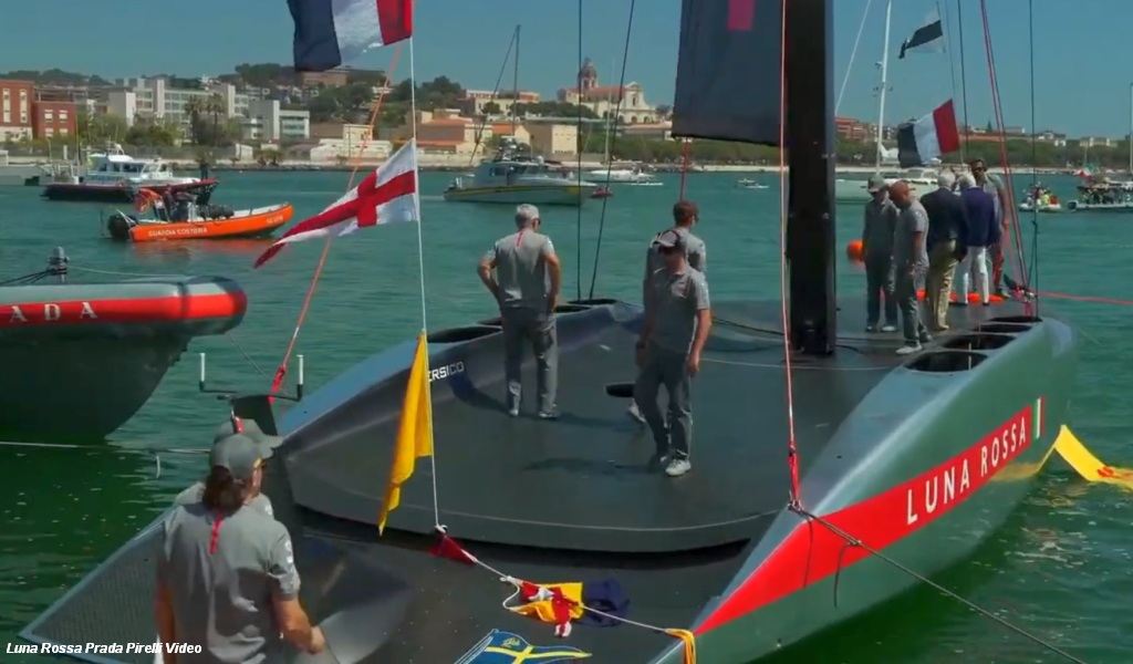 AC37 - Luna Rossa AC75 Deck View