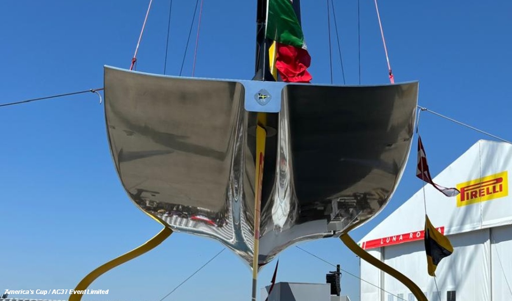 AC37 - Luna Rossa AC75 Stern