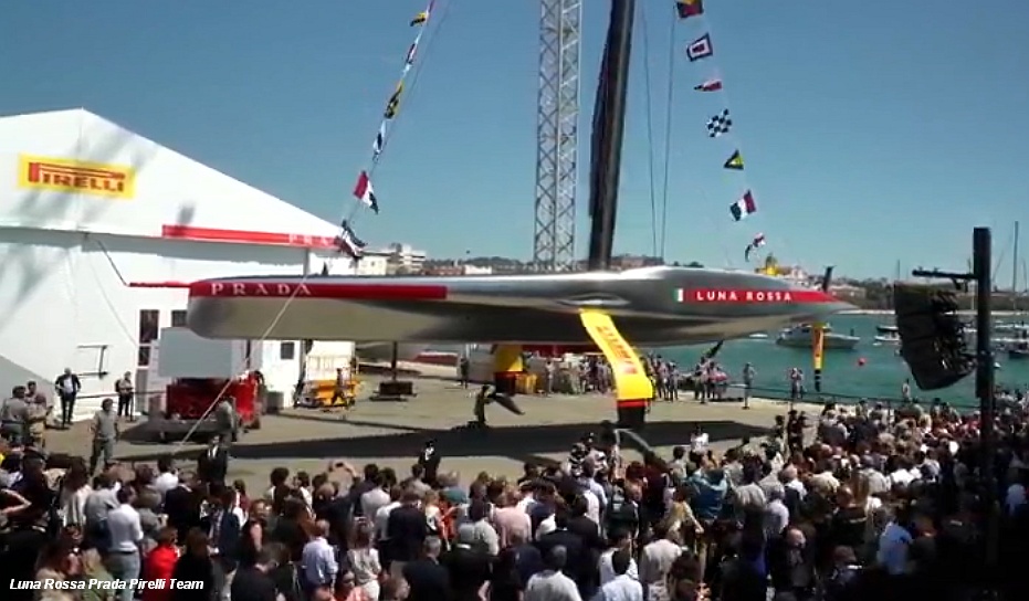 AC37 Luna Rossa Rollout