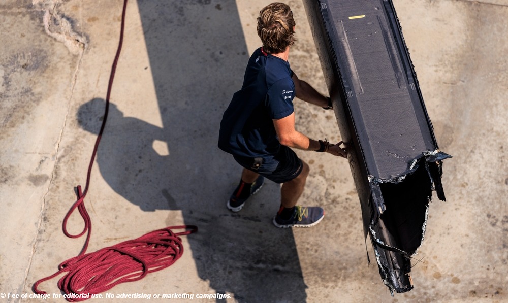 AC37 Alinghi 2nd Mast Break