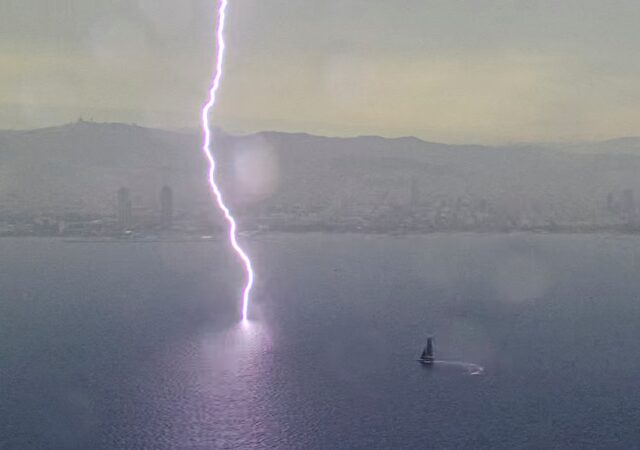 AC37 LV Day5 Lightning Strike ITA NZL