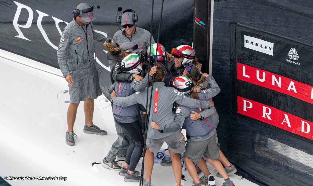 AC37 PUIG AC Winners Luna Rossa